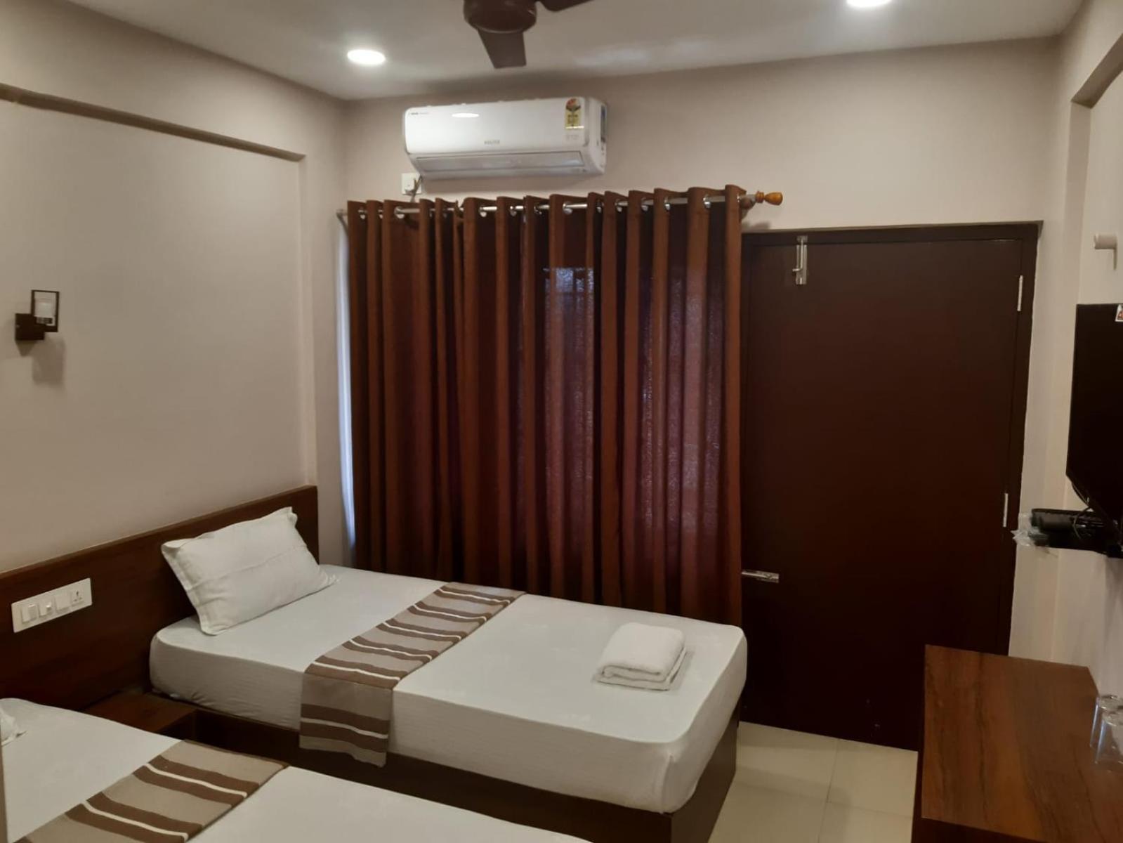 Plaza Tourist Home كانور المظهر الخارجي الصورة